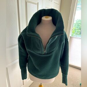 Free People slightly cropped fleece 3/4 zip. Forest green, drop sleeve. XS